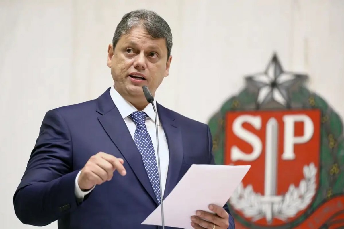 Sem citar Flávio Bolsonaro, Tarcísio descarta candidatura à Presidência e fala em 'direita unida'