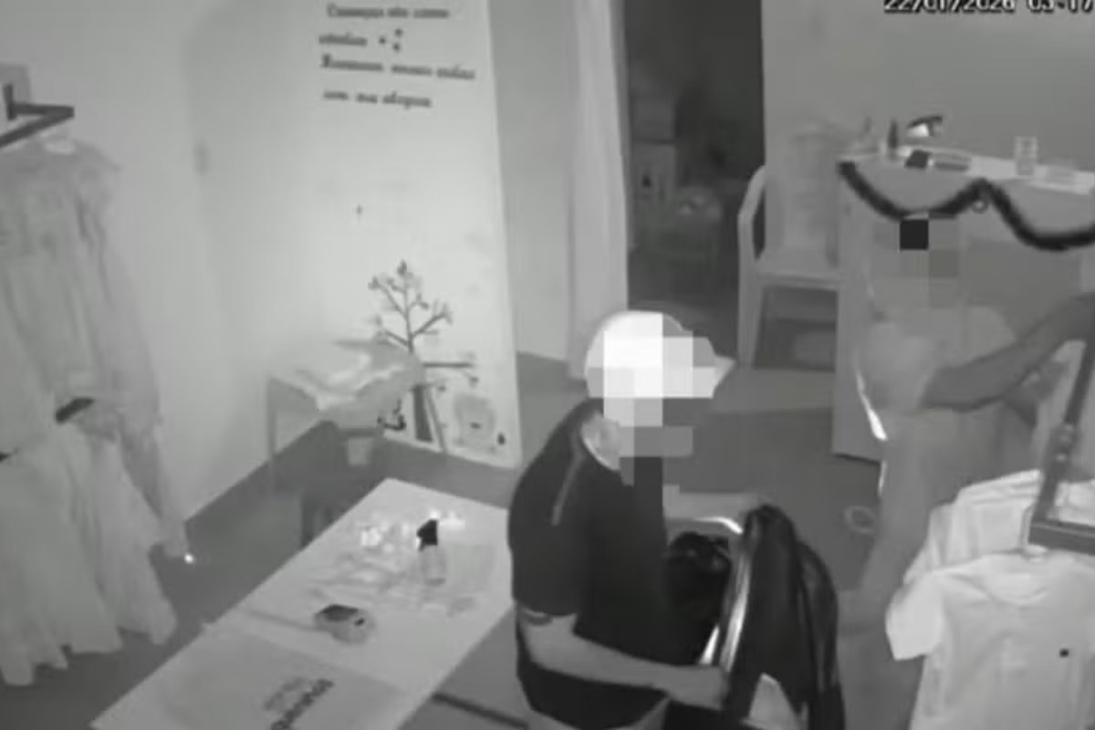 Loja de roupas é invadida e roubada em Feira de Santana