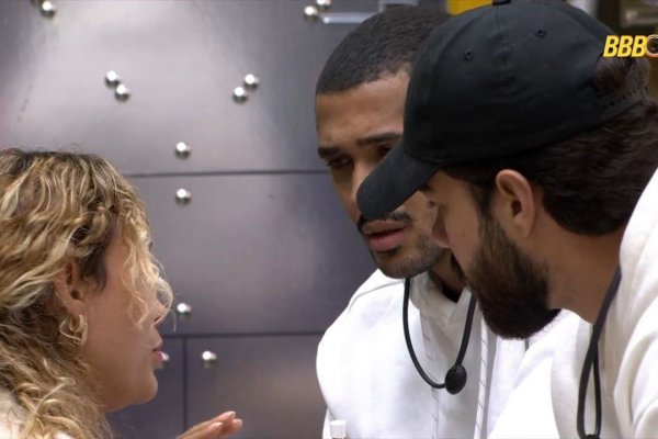 [BBB 26: Sarah defende Matheus na briga com Ana Paula!  ]