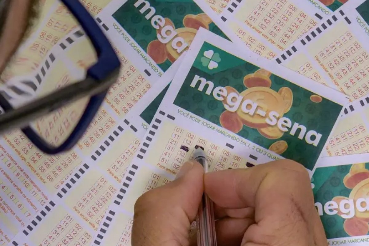 Mega-Sena pode pagar R$ 63 milhões neste sábado (24)