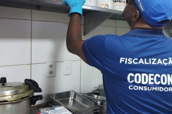 [Operação Verão: Codecon apreende cerca de 30 mil produtos impróprios em Salvador ]