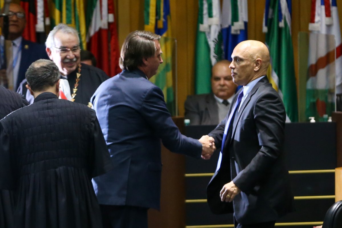 Moraes cobra relatório da PM do DF sobre rotina de Bolsonaro na Papudinha