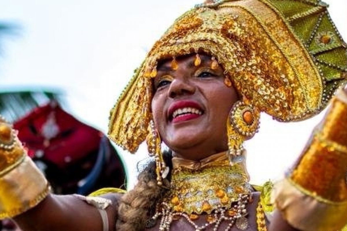 Filhas de Gandhy realizam primeiro ensaio oficial no dia 28 e apresentam fantasia do Carnaval 2026 com foco em sustentabilidade!