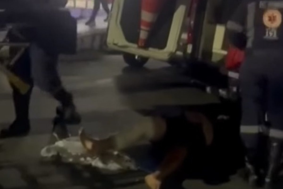 Vídeo: paciente cai de maca durante transferência em UPA de Brotas, em Salvador