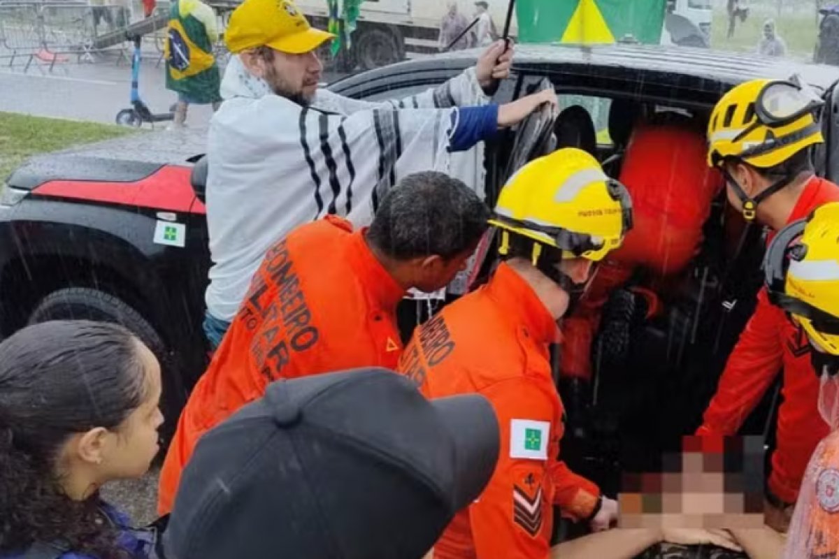 Manifestante atingido por raio durante ato em apoio a Bolsonaro é transferido para UTI em Brasília