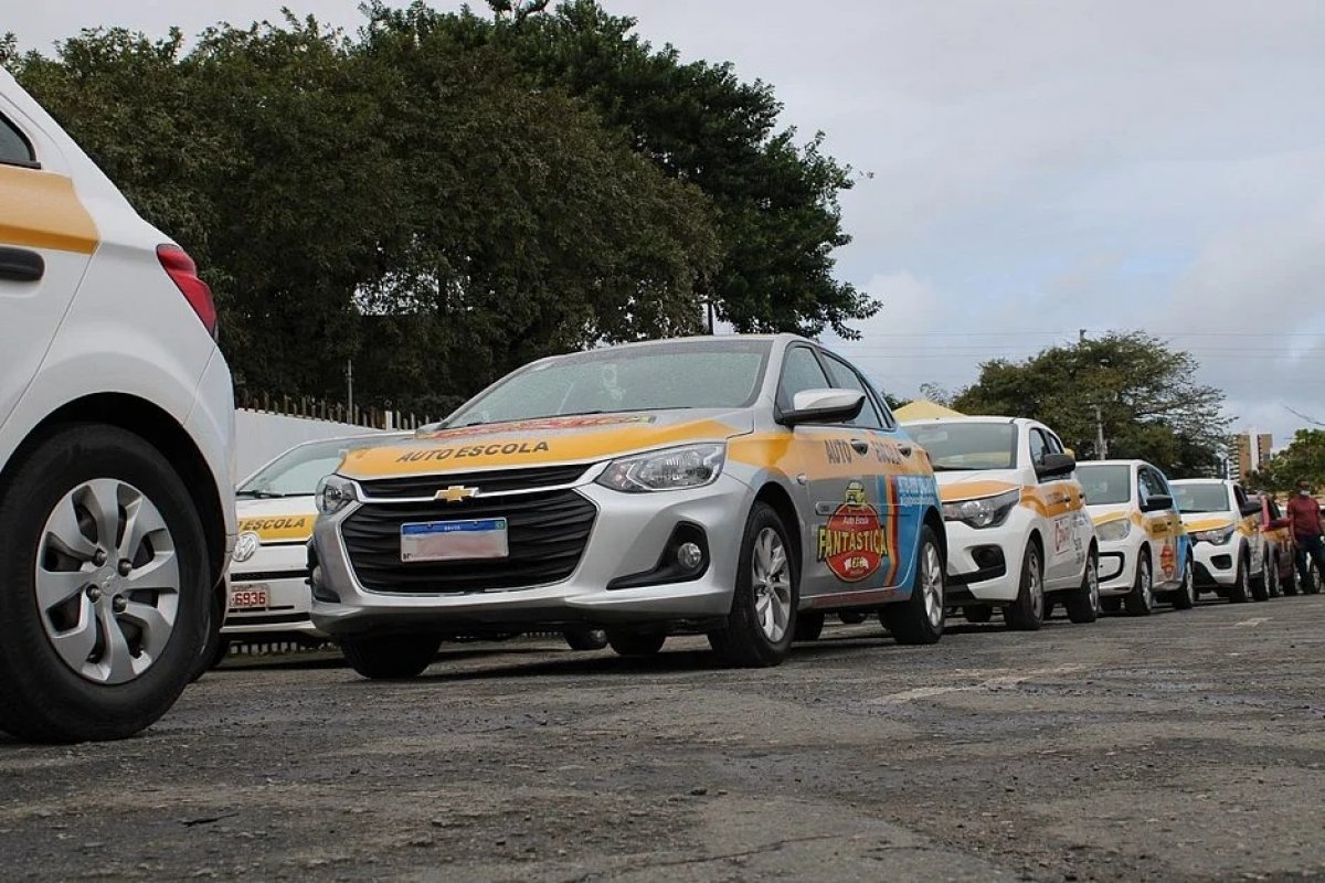Vai tirar CNH? Bahia vai autorizar prova prática com carro automático