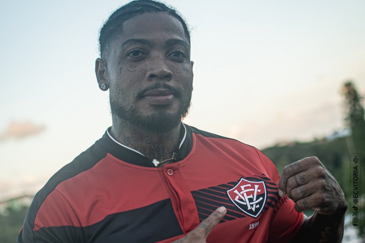 Ele voltou! Vitória anuncia retorno do atacante Marinho