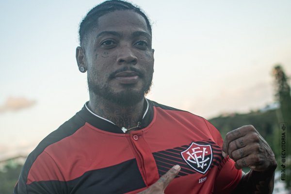 [Ele voltou! Vitória anuncia retorno do atacante Marinho]
