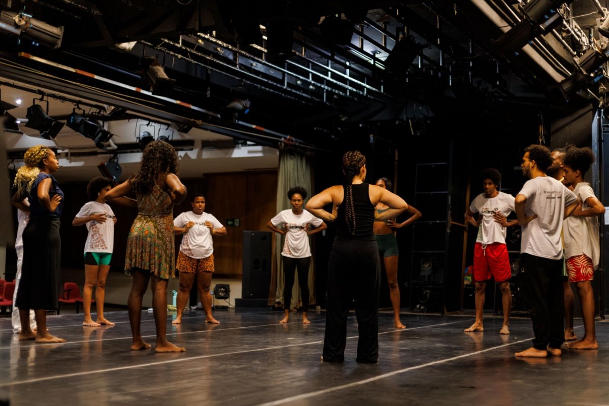 Projeto oferece formação teatral gratuita e completa em residência artística