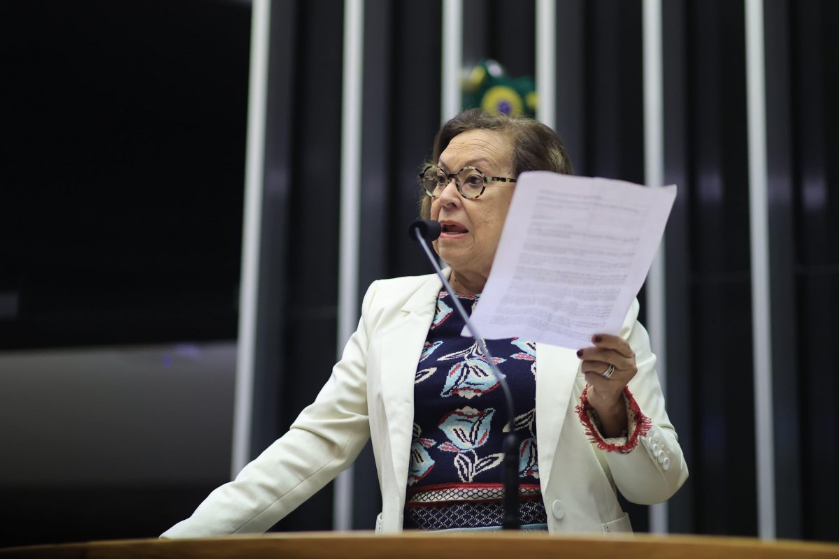 Vídeo: Lídice da Mata cobra solução para demora de colonoscopia na rede municipal de Salvador