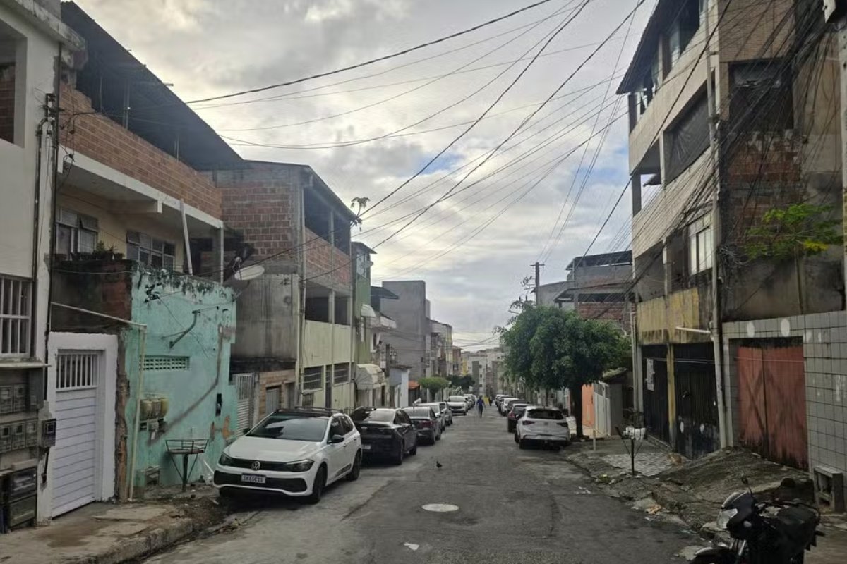 Ataque a tiros deixa um morto e dois feridos no bairro da Boca do Rio, em Salvador