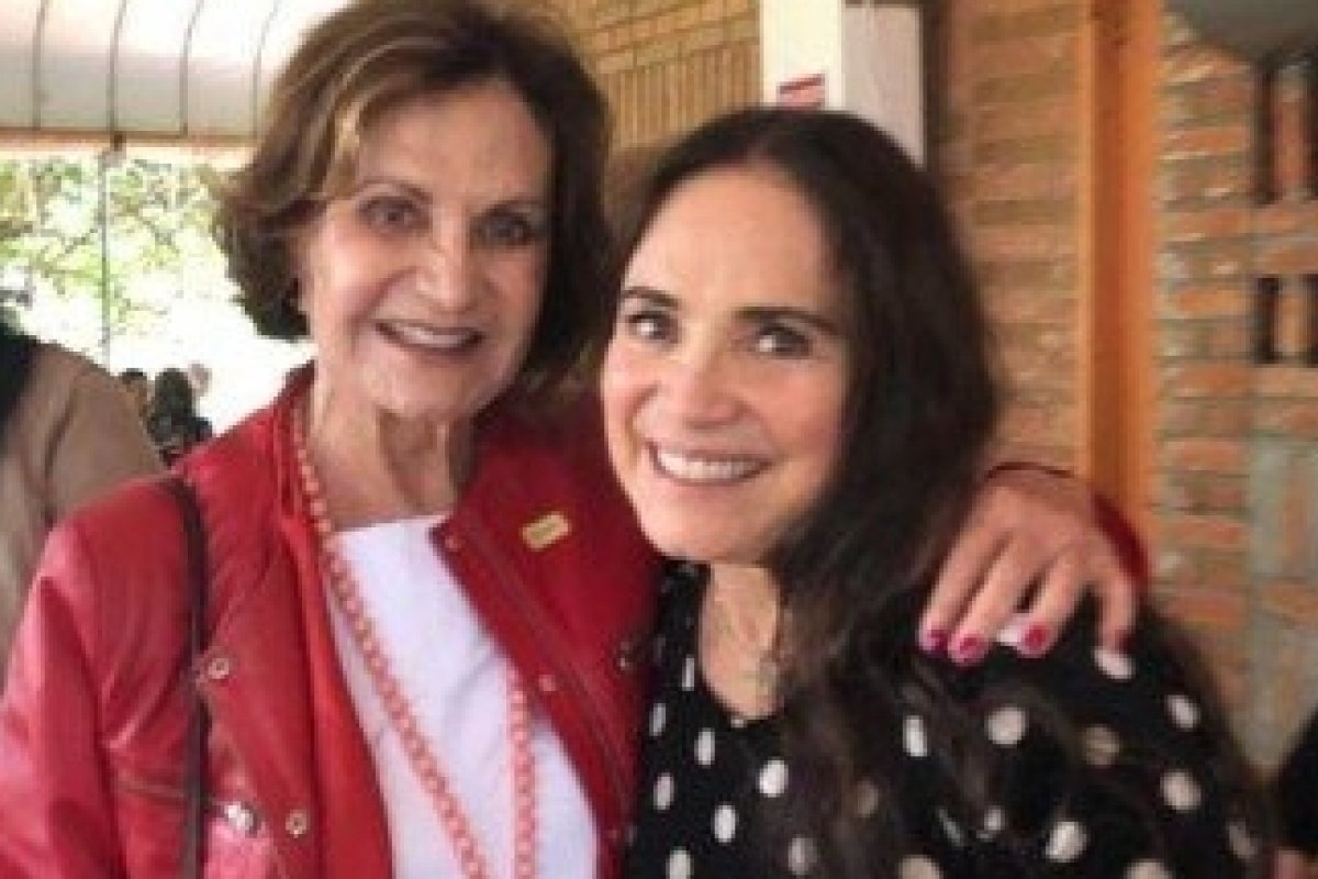 Famosos comparecem à posse de Regina Duarte em Brasília