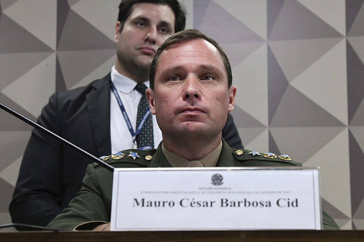 Exército autoriza aposentadoria do tenente-coronel Mauro Cid