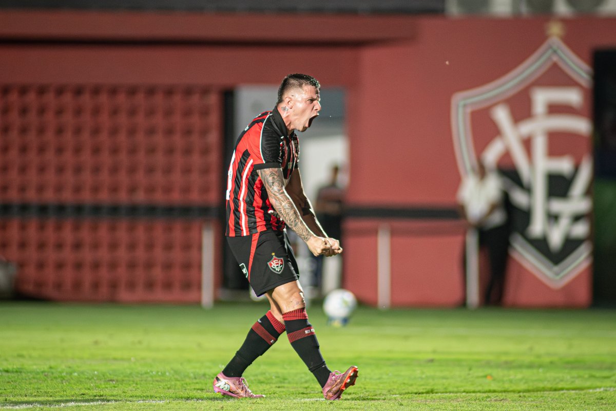 Vitória bate o Remo e volta a vencer na abertura do Brasileirão