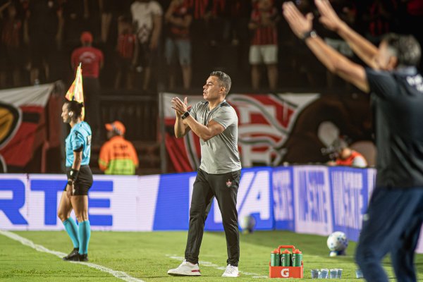 [Jair Ventura destaca força do elenco após vitória na estreia da Série A]