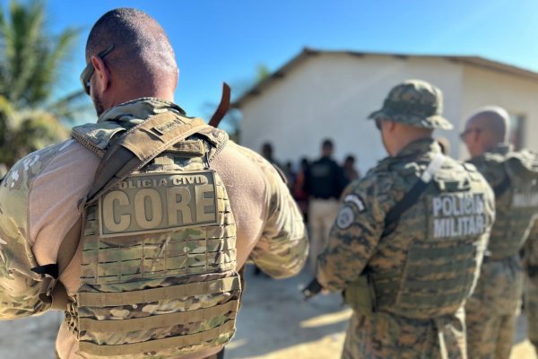 [Oito homens morrem em confronto com a polícia após tentativa de resgate de presos em Eunápolis]