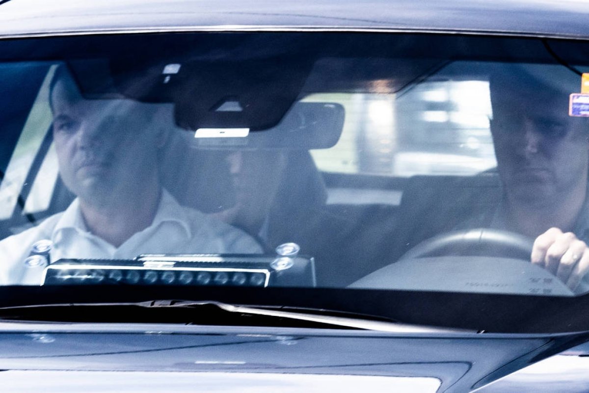 Tarcísio visita Bolsonaro na Papudinha após tensão com bolsonarismo