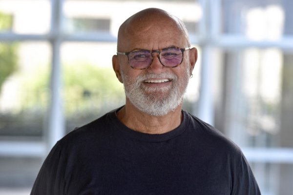 [Academia de Cultura da Bahia empossa o escritor e jornalista Jolivaldo Freita! s]