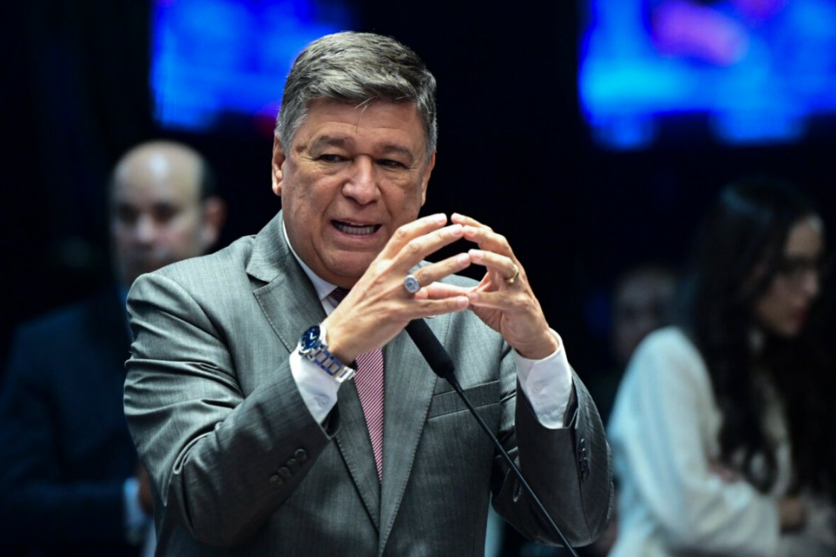 Presidente da CPMI do INSS quer retomar convocação de Lulinha na próxima semana