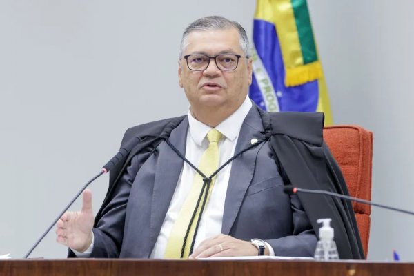 [Flávio Dino barra ação contra renovação automática da CNH no STF]