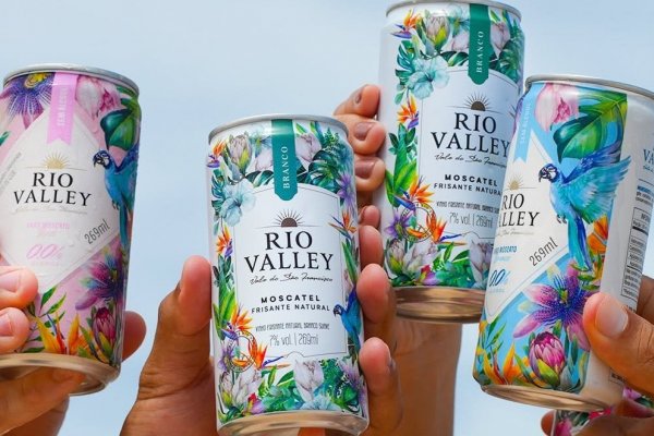 [Vinho em lata invade carnavais do Nordeste! ]