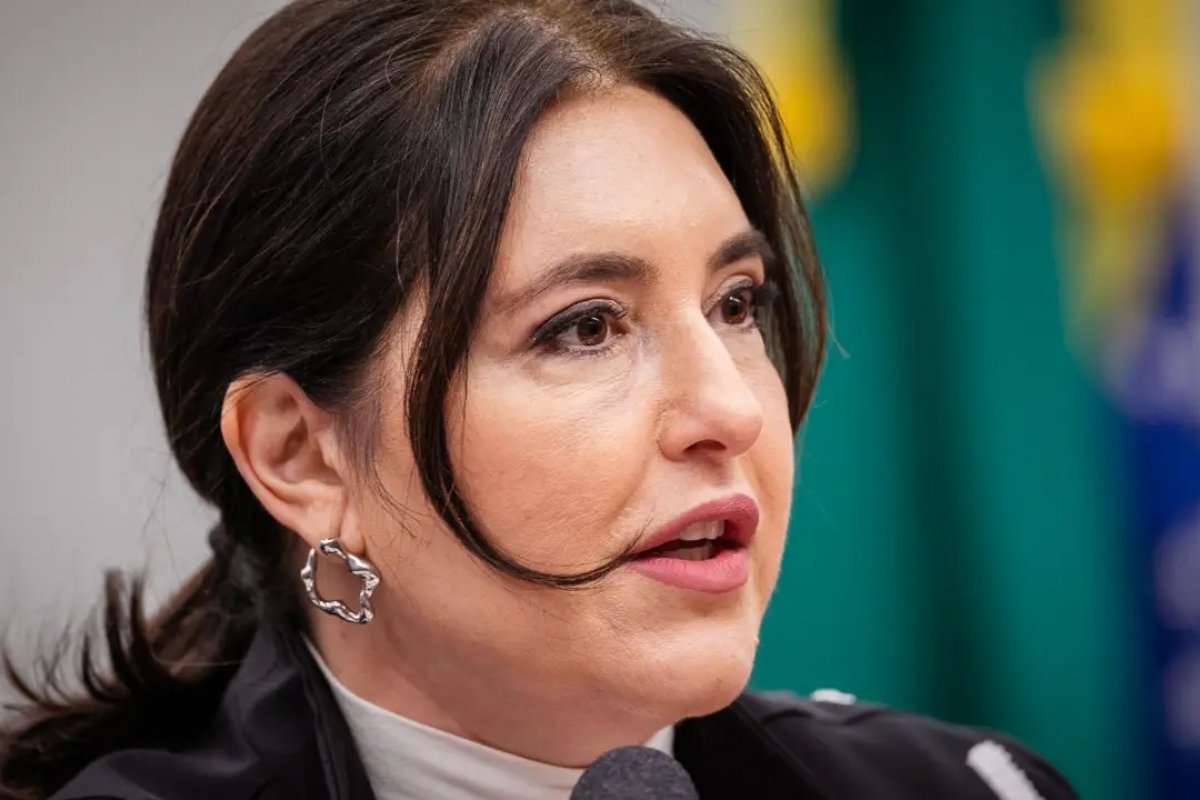 Simone Tebet confirma saída do governo Lula para disputar eleições