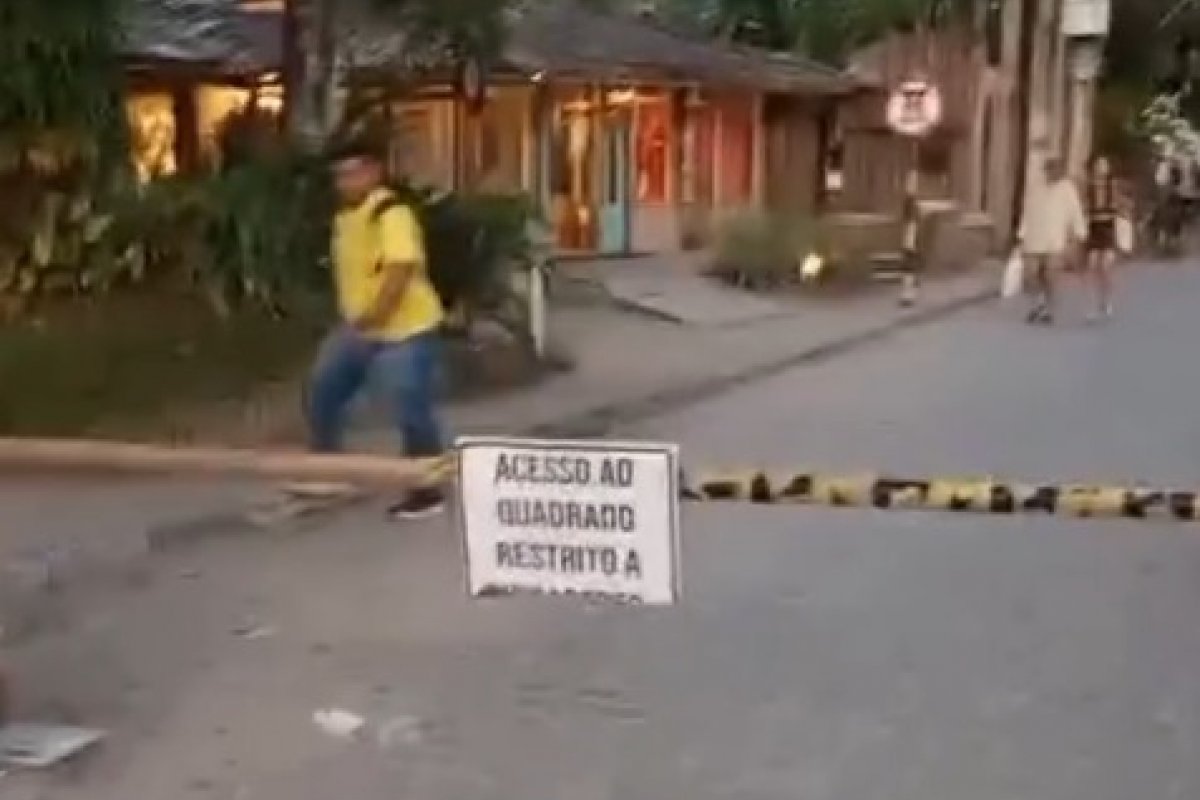 Vídeo: moradores de Trancoso denunciam exclusão e discriminação após restrições de veículos no Quadrado