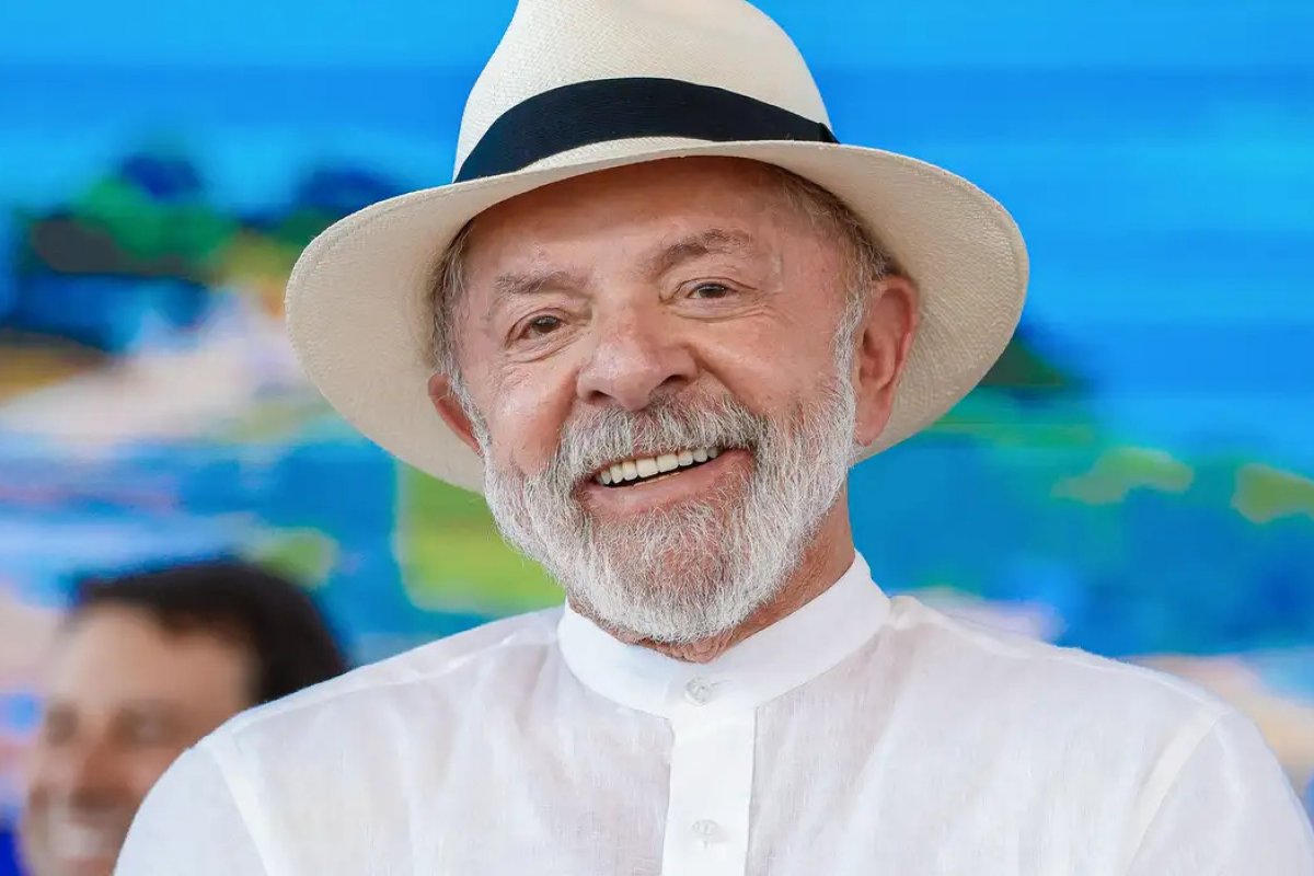 Lula recebe alta hospitalar após passar por cirurgia de catarata em Brasília