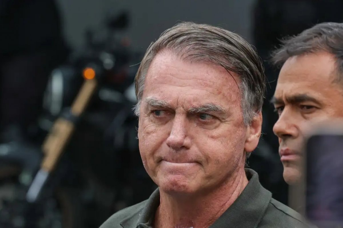 Na prisão, Bolsonaro articula palanques nos estados durante visitas de parlamentares, diz coluna