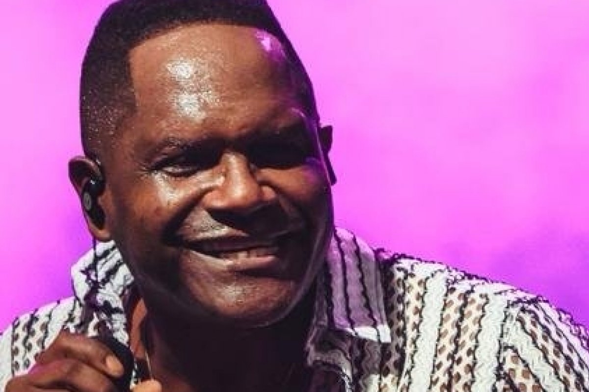 Tatau lança “Avisa a Geral”, axé romântico que embala o verão e traduz um amor que ainda pulsa! 