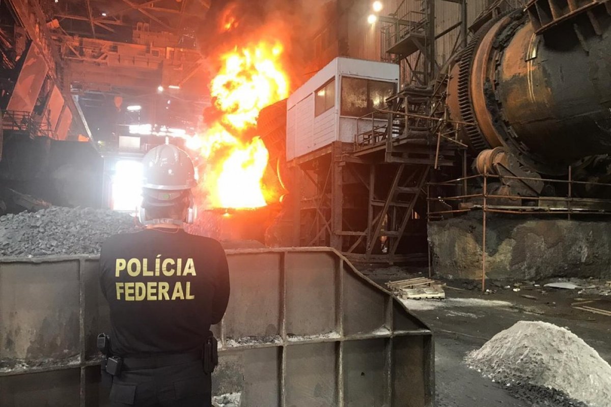 Polícia Federal queima mais de 1.800 kg de cocaína, em Salvador
