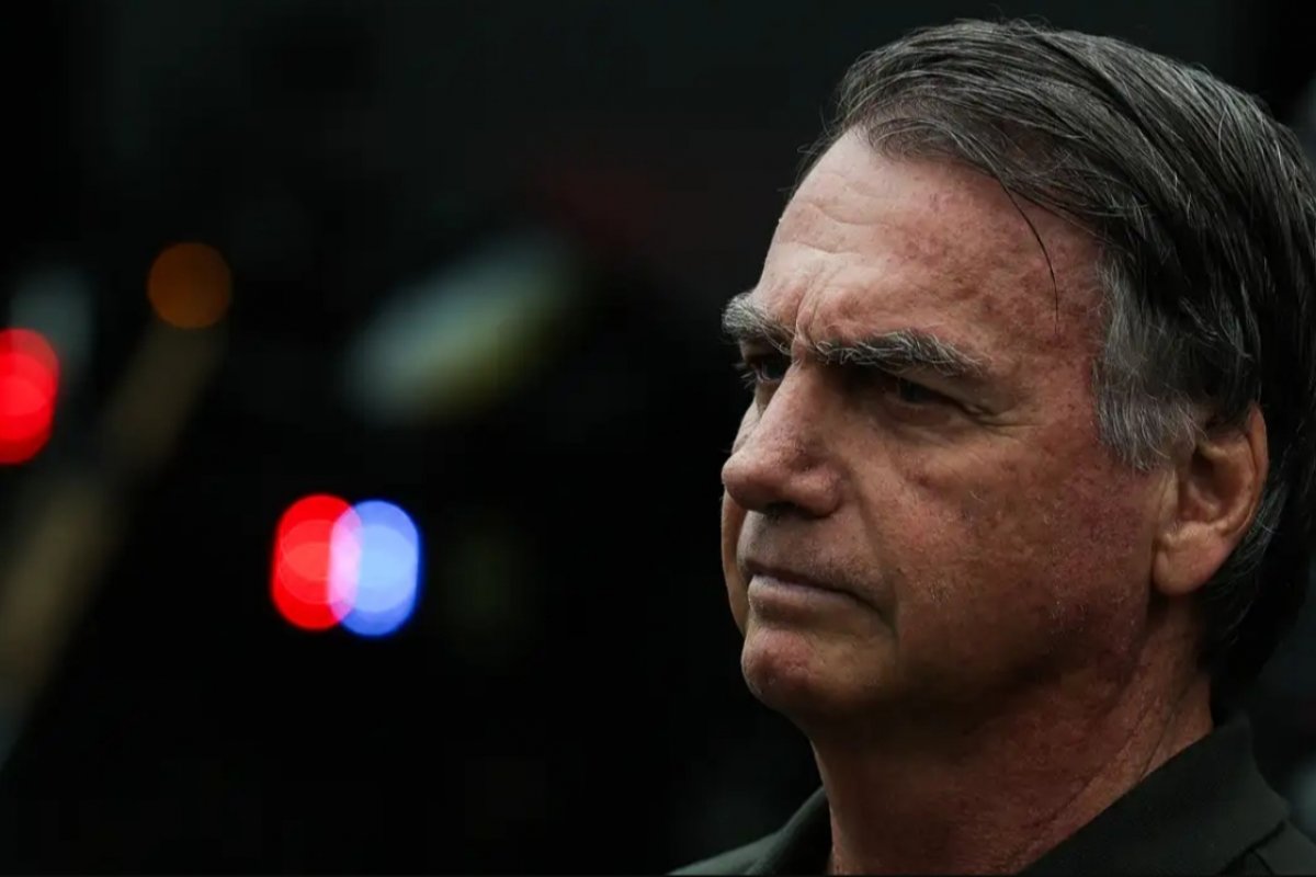 Jeffrey Epstein elogiou Bolsonaro em conversa com ex-conselheiro de Trump: 'mudou o jogo'