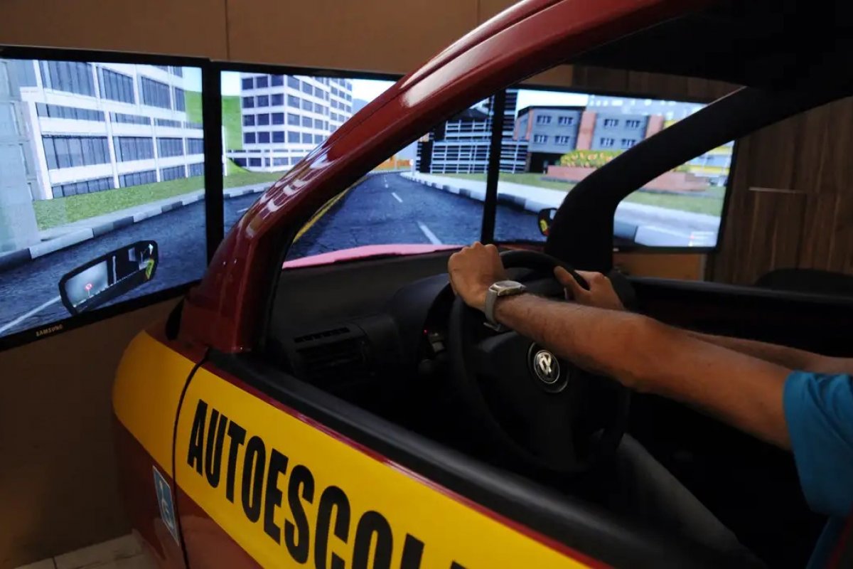 Detran muda regra para baliza e autoriza uso de carro automático no exame prático da CNH