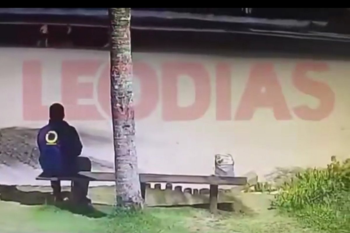 Vídeo: veja momento em que adolescentes tentam afogar cão Caramelo, que vivia com Orelha