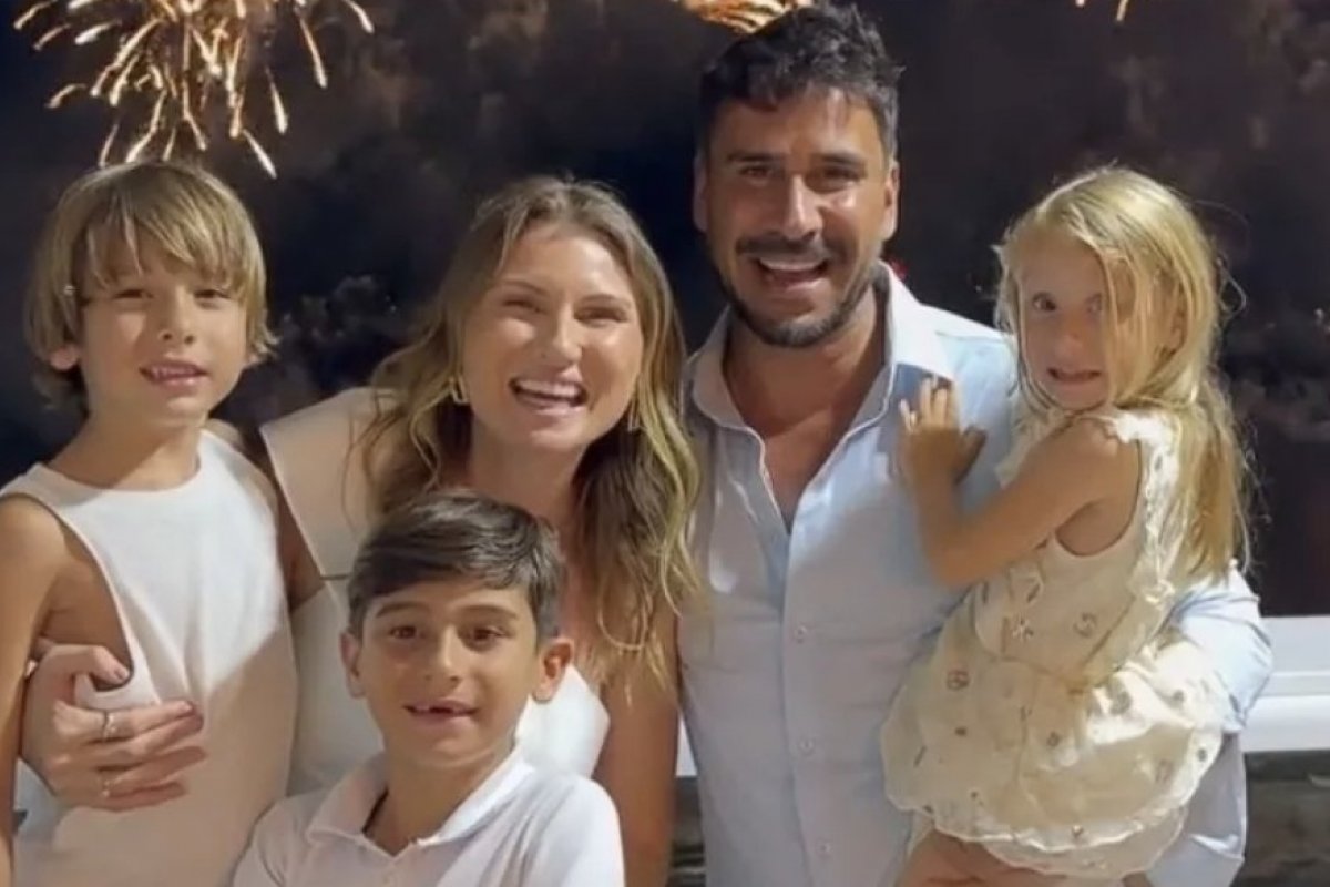 Júlio Rocha e sua esposa, Karoline Kleine Buckstegge, anunciaram que estão à espera do quarto bebê!   