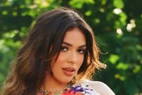 [Em alta, Melody compra ônibus avaliado em R$ 1,5 milhão e bate recorde no Spotify! ]