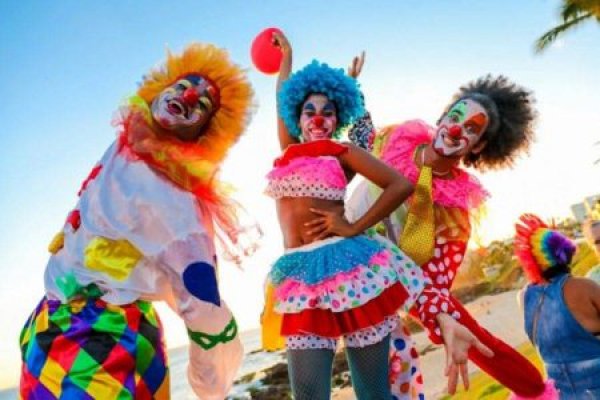 [Pai critica o desfile dos Palhaços do Rio Vermelho! ]