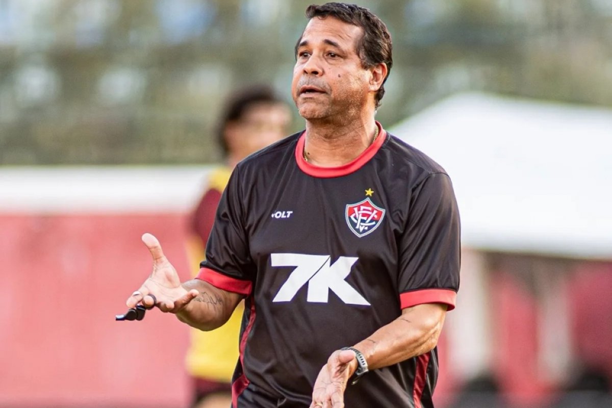 Rodrigo Chagas exalta desempenho do time principal após Vitória vencer Barcelona de Ilhéus: "Tem que parabenizar todo o elenco"