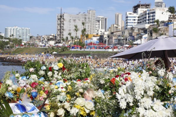 [FOTOS: Confira registros do Farol da Bahia na festa de Iemanjá]