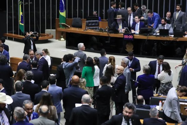 [Servidores da câmara e senado têm reajuste salarial aprovado na Câmara]