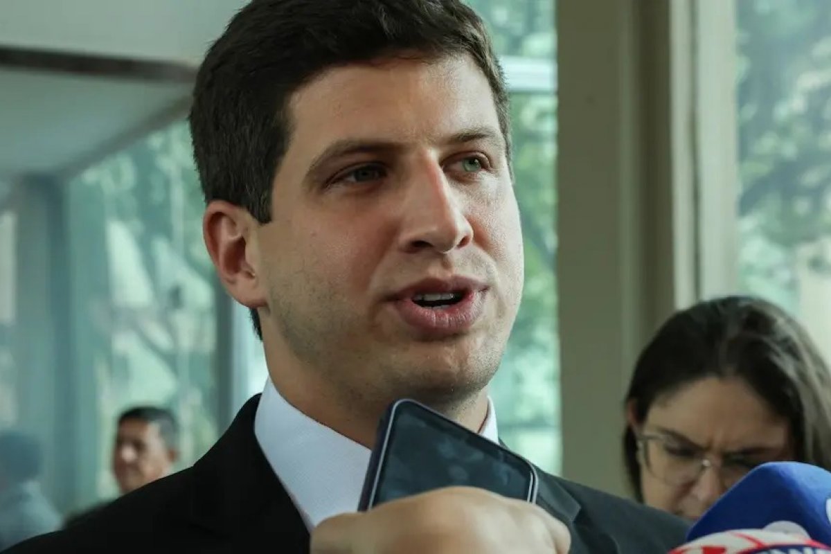 Câmara do Recife rejeita pedido de impeachment contra João Campos, após prefeito mudar concurso para favorecer filho de juiz 