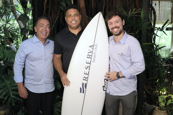 [Ronaldo Nazário é anunciado como sócio do Reserva Beach Club, novo clube de ondas! ]