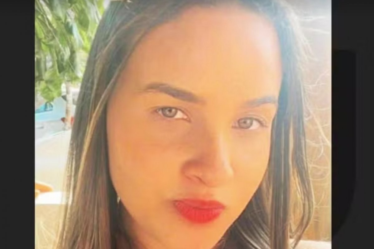 Mulher morre após cair de carro em movimento durante discussão com ex em Porto Seguro