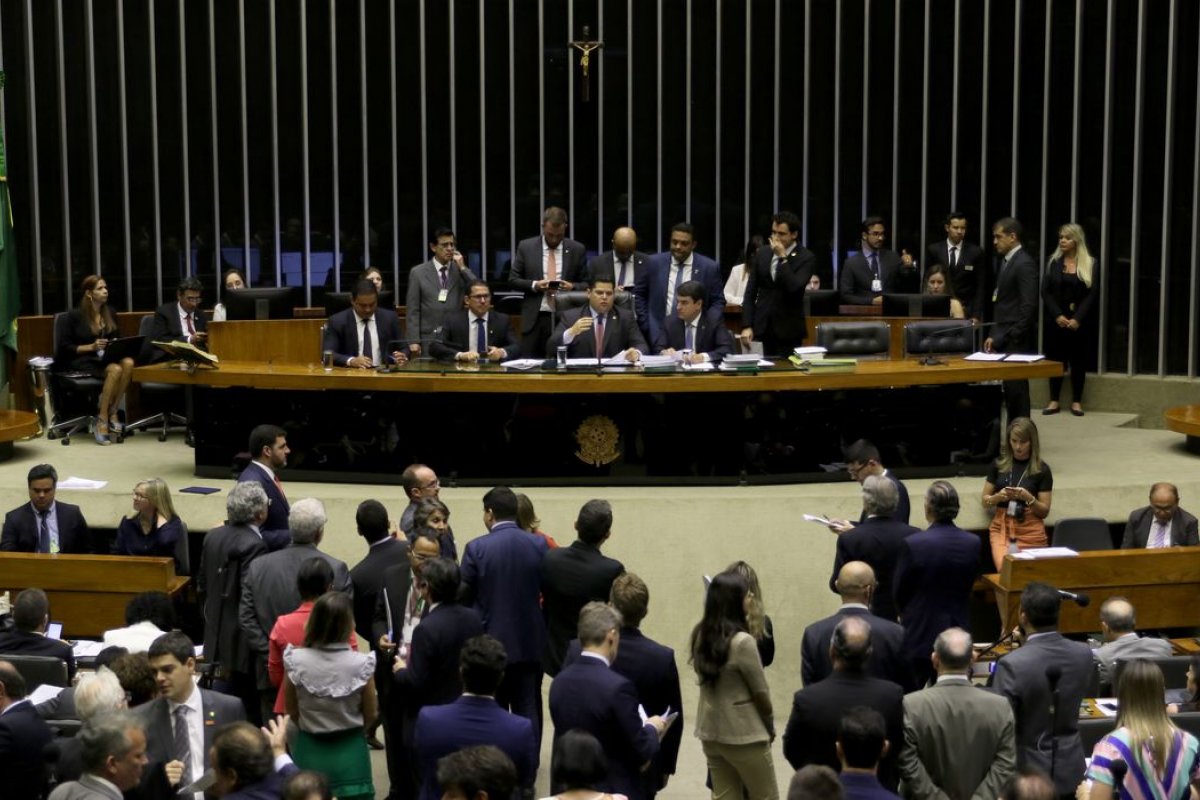 Parlamentares se movimenta para barrar projetos do governo