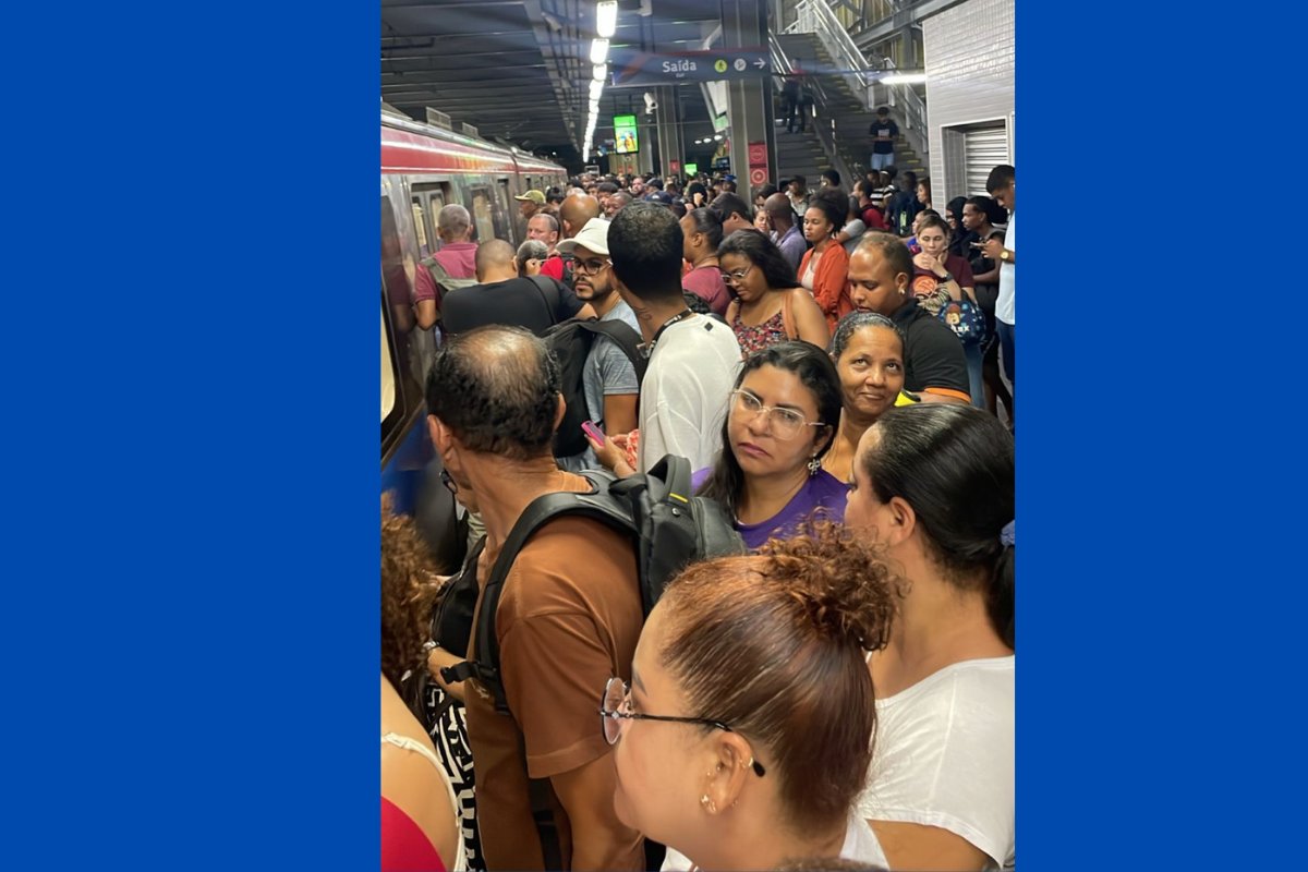 Falha na Estação Metrô Rodoviária provoca evacuação de trem