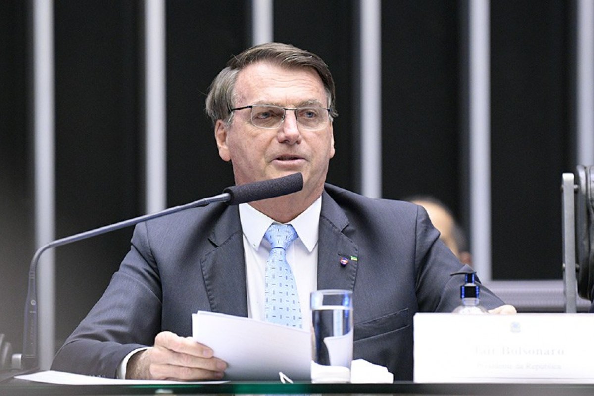 Defesa de Bolsonaro diz que ex-presidente teve piora e pede urgência em laudo da perícia da PF