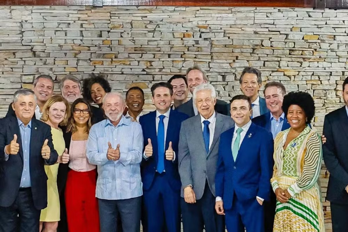 Lula cita Trump em jantar com deputados e diz que aposta no diálogo na política internacional