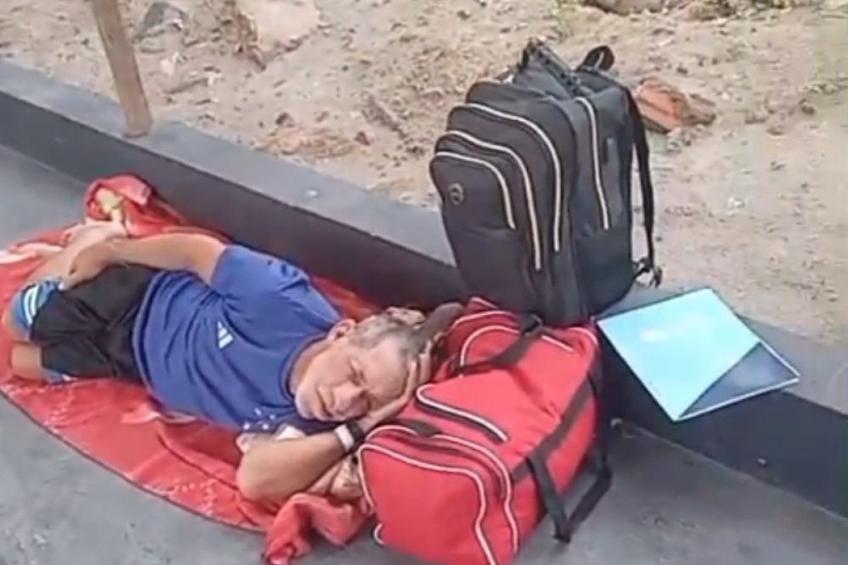 Vídeo: paciente em pós-operatório fica deitado no chão após apreensão de ambulância na BR-101