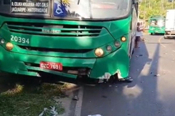 [Motociclista morre após bater de frente com ônibus em Salvador]