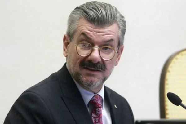 [Pai da vítima assediada por Marco Buzzi expõe caso em grupo do WhatsApp com esposa do ministro]